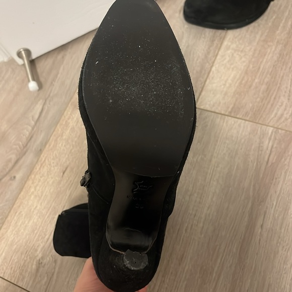 Vera Cuoio Black Suede Leather Heeled Booties - Picture 4 of 4